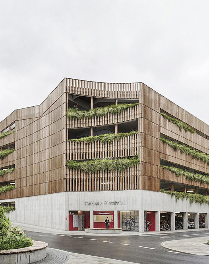 Holzfassade und Haupteingang Außenansicht - Neubau MOBILITÄTSHUB Parkhaus Künzelsau